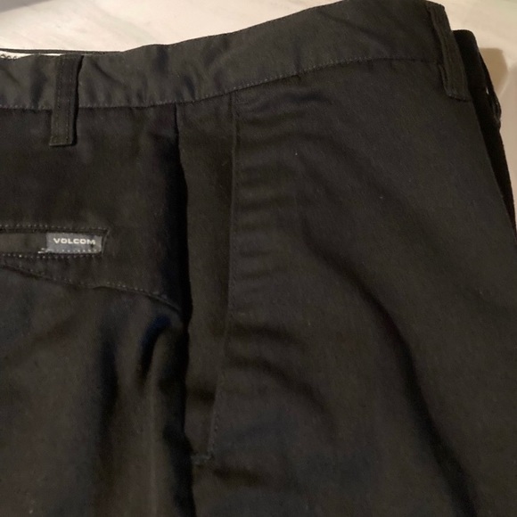 Black Volcom Shorts, Men’s Size 40 - Picture 11 of 12